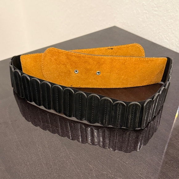 Elegant stretchy Black Belt with Metal Rings - Picture 3 of 3